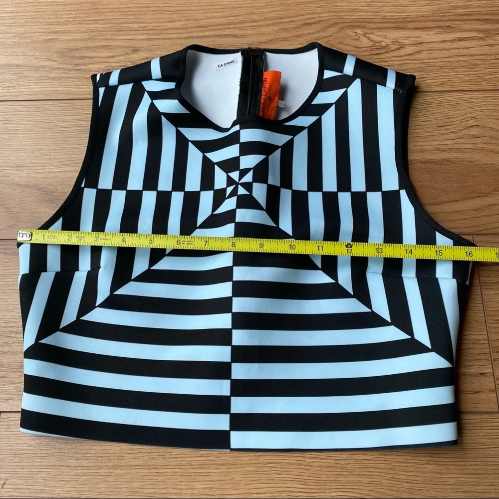 Geometric pattern crop top - Picture 11 of 16